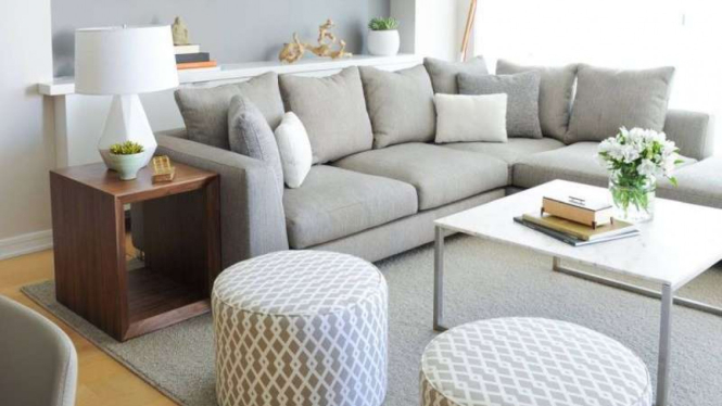 Sofa ruang tamu.