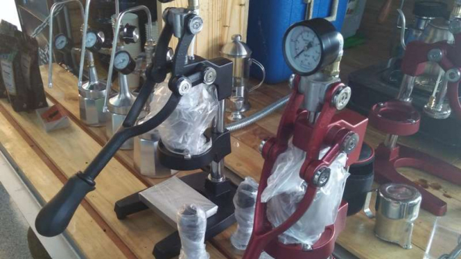 Alat pemeras jeruk yang jadi mesin espresso