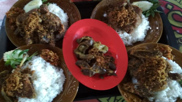 Menu bebek di RM Bebek Sinjay, Madura