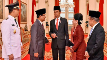 Presiden Jokowi, Wapres JK, Prabowo Subianto dan Anies Baswedan di Istana Negara.