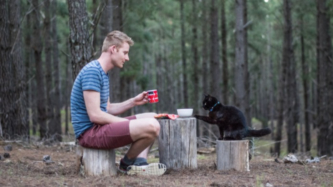 Pria asal Australia yang traveling dengan kucing
