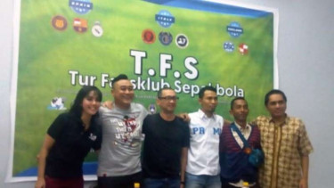 Konferensi pers Tur Fansklub Sepakbola