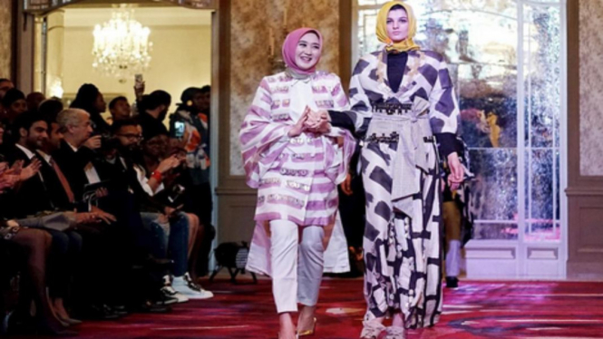 Dian Pelangi di Paris Fashion Week 2018