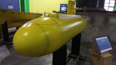 Model Kapal Selam Mini buatan BTH.