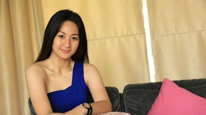 Vania Kwan, usher cantik otomotif