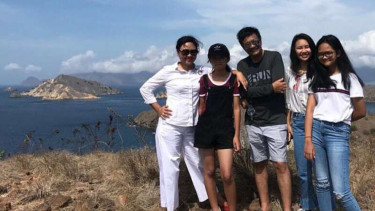 Mantan Gubernur DKI Jakarta, Djarot Saiful Hidayat berlibur bersama keluarga