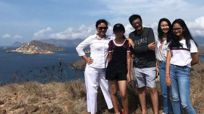 Mantan Gubernur DKI Jakarta, Djarot Saiful Hidayat berlibur bersama keluarga