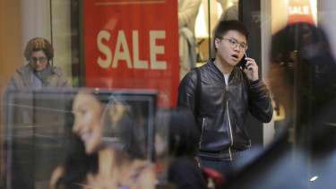 Telepon - smartphone - mobile phone - hp - gadget - internet - generasi milenial