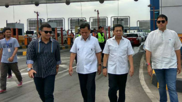 Ketua DPR Setya Novanto saat di gerbang tol Cikarang Utama