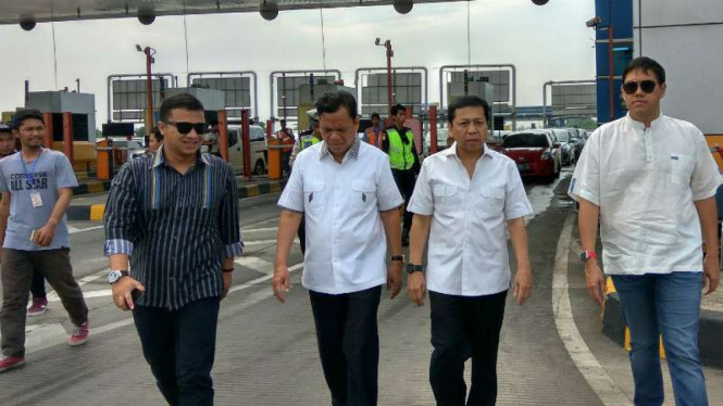 Ketua DPR Setya Novanto saat di gerbang tol Cikarang Utama