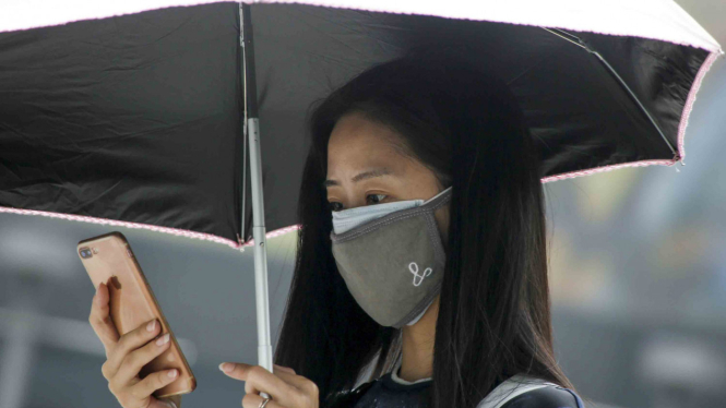 Kehadiran smartphone menguntungkan dan memudahkan komunikasi, tapi ada dampaknya. Foto ilustrasi.