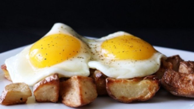 Sajian telur ceplok.