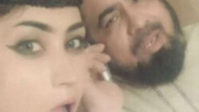 Qandeel Baloch dan ulama  Mufti Abdul Qavi