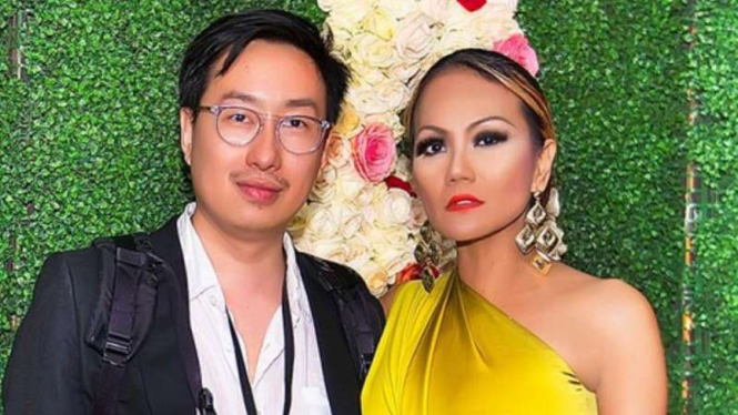 Jeffry Tan dan Dela Dewi