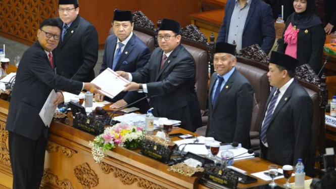 Mendagri Tjahjo Kumolo serahkan laporan pemerintah di Paripurna DPR
