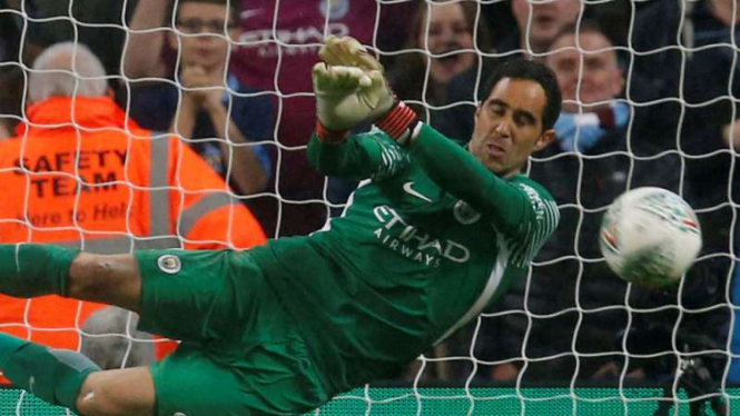 Kiper Manchester City, Claudio Bravo.