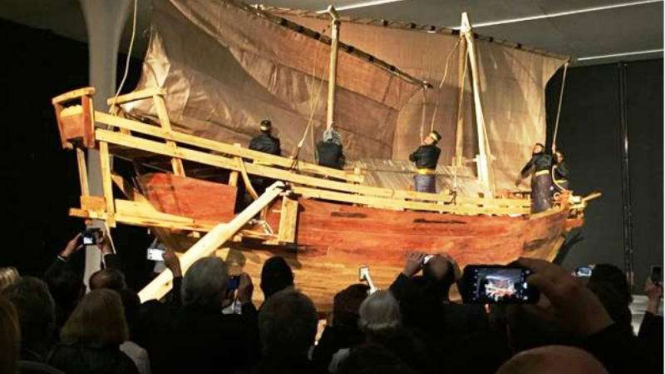 Pameran Kapal Padewakang asal Sulawesi di Museum La Boverie, Kota Liege, Belgia.