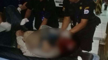 Warga korban pengeroyokan dirawat di Rumah Sakit Bethesda Yogyakarta pada Selasa malam, 24 Oktober 2017.