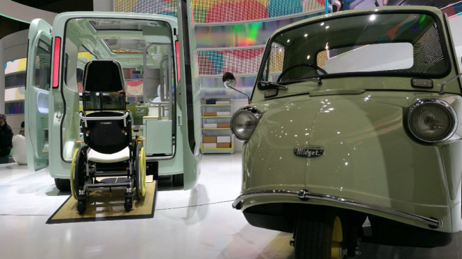 Bemo alias Midget 1957 bersanding dengan Bemo masa depan, DN Pro Cargo di Tokyo Motor Show 2017.