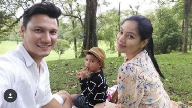 Keluarga Christian Sugiono dan Titi Kamal.
