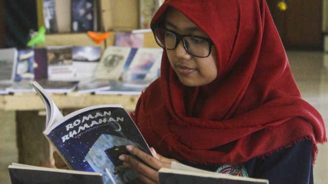 Membaca Buku
