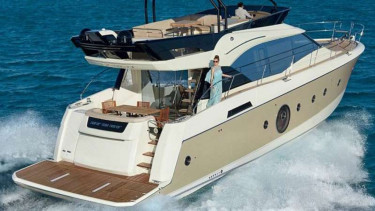 Berlibur dengan kapal pesiar yacht