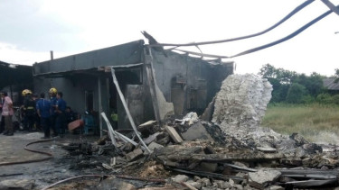 Pabrik petasan dan kembang api meledak di kompleks Pergudangan 99, Kosambi, Tangerang, Banten.