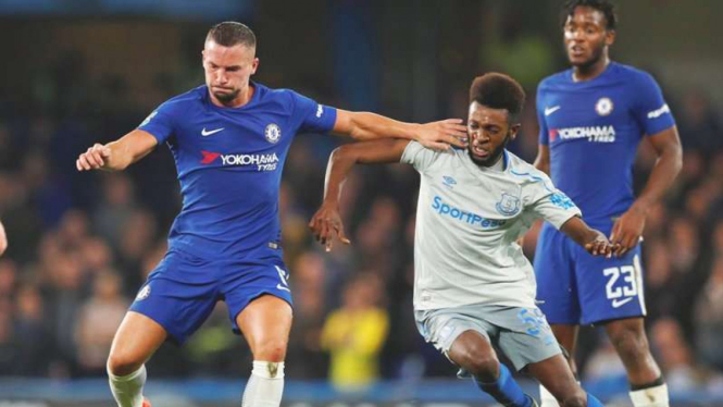 Gelandang Chelsea, Danny Drinkwater (kiri)