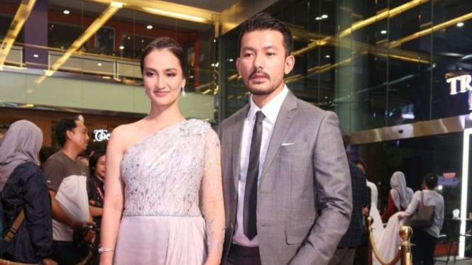 Atiqah Hasiholan dan Rio Dewanto