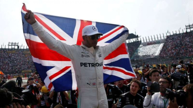 Pembalap Mercedes, Lewis Hamilton