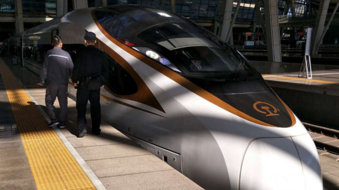 Kereta kecepatan tinggi milik China generasi kedua.