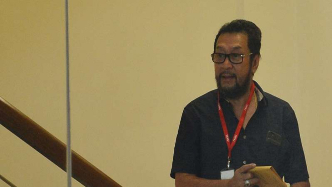 Politisi Partai Golkar, Yorrys Raweyai, sebelum diperiksa KPK beberapa waktu lalu.