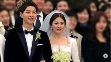 Song Joong Ki dan Song Hye Kyo menikah.