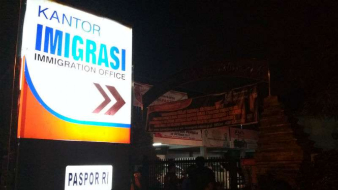 Kantor Imigrasi Kelas I Tanjung Perak di Jalan Darmo Indah 21 Surabaya, Jawa Timur.