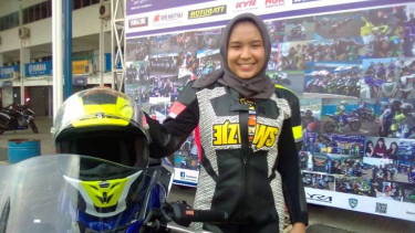 Sheila Azhar, pembalap
