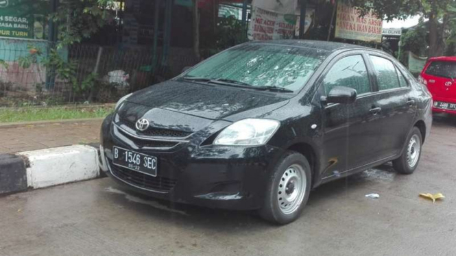 Mobil bekas taksi Blue Bird.