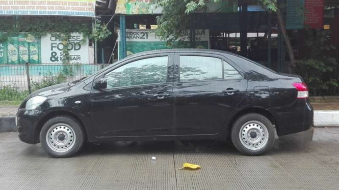 Mobil bekas taksi dari Blue Bird.