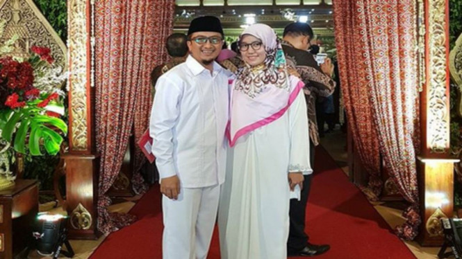 Ustaz Yusuf Mansur dan istri