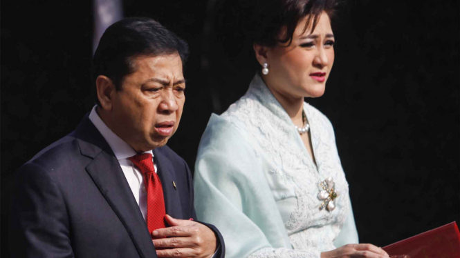Setya Novanto (kiri) beserta istrinya, Deisti Astriani Tagor (kanan) 