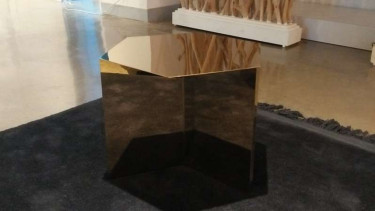 Furniture dari stainless steel
