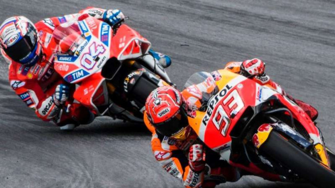 Marc Marquez (depan) dan Andrea Dovizioso