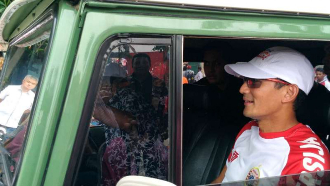 Wakil Gubernur DKI Jakarta, Sandiaga uno, saat minjau Taman BMW di Jakarta Utara