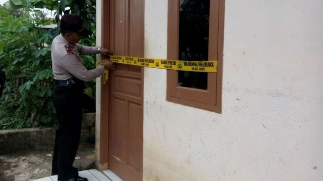 Petugas pasang garing polisi di kotrakan ABG yang diarak dalam kondisi telanjang