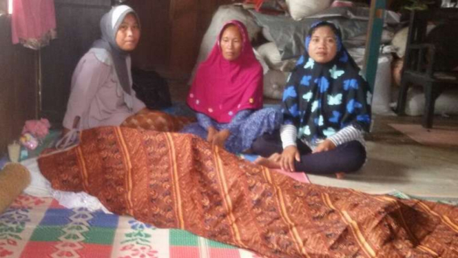 Jenazah Jumiarni saat berada di rumah duka. Pelajar SD ini diduga meninggal akibat disuntik vaksin tetanus.