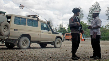 Konvoi bus karyawan Freeport