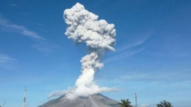 Letusan Gunung Sinabung di Karo, Sumut, Senin, 20 November 2017.