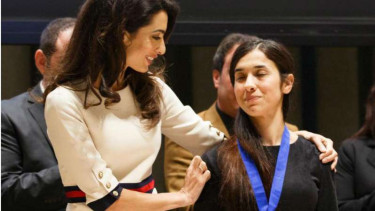 Amal Clooney dan Nadia Murad (kanan)