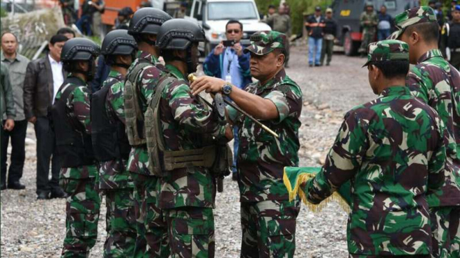Panglima TNI Jenderal Gatot Nurmantyo memberikan kenaikan pangkat luar biasa untuk pasukan TNI yang berhasil menguasai Kampung Banti dan Kimbely Papua dari ancaman kelompok kriminal bersenjata beberapa waktu lalu.