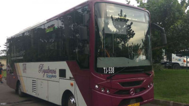 Bus Royaltrans diuji coba, Senin, 20 November 2017