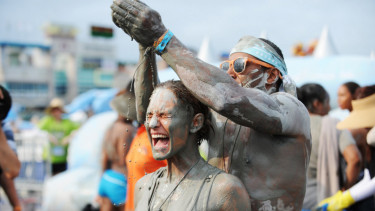 Festival Lumpur Mudtopia di Rotorua, Selandia Baru.
